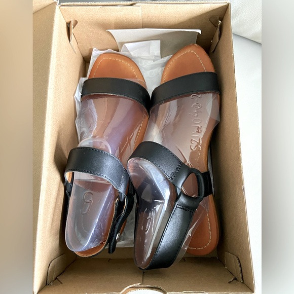 UGG Sandals - Picture 3 of 8